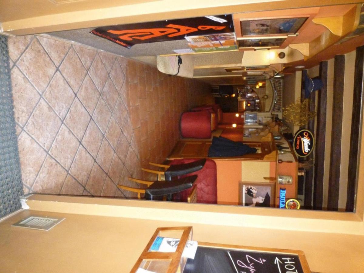 Academus Pub & Guest House Wrocław Exterior foto