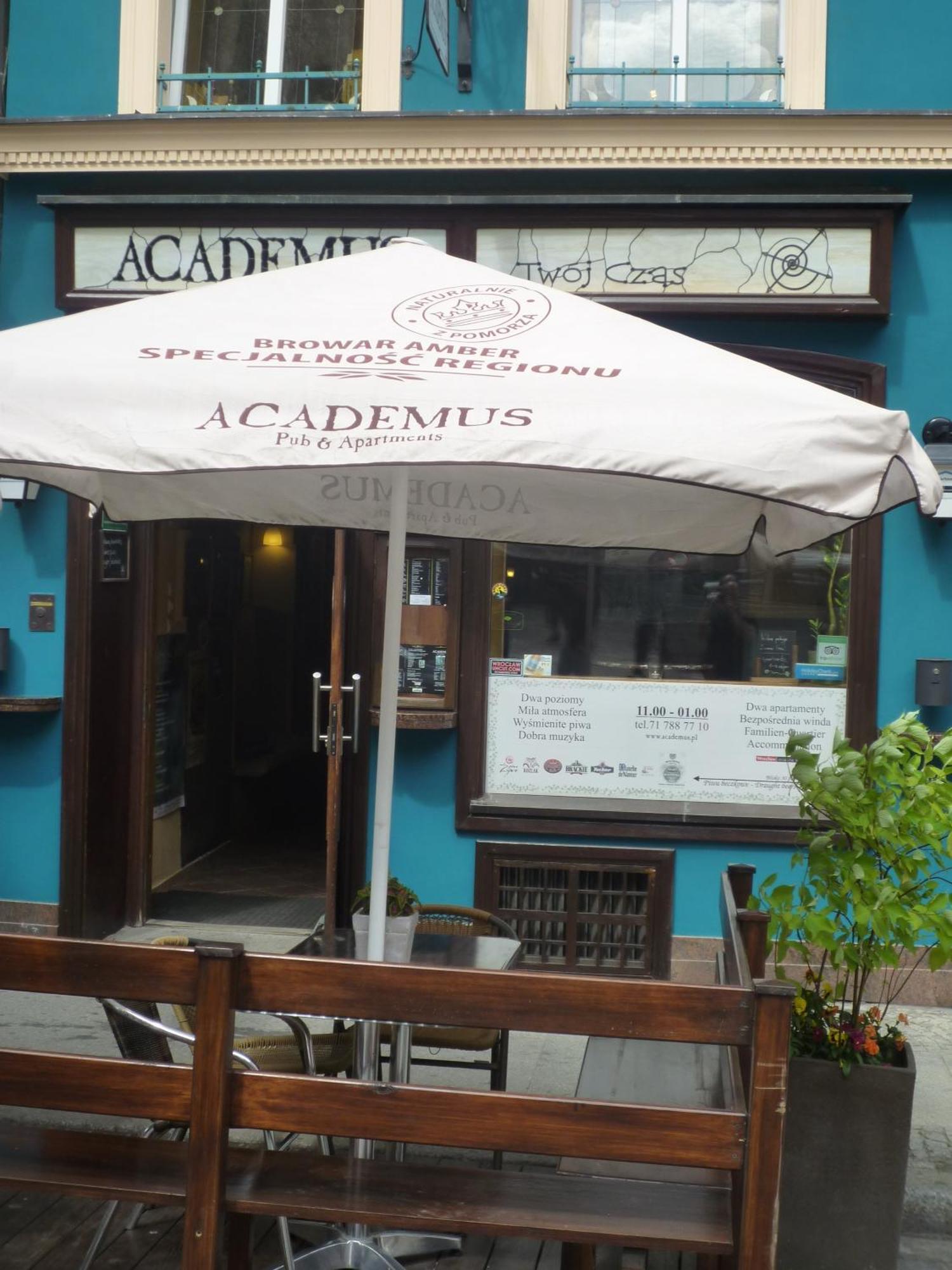 Academus Pub & Guest House Wrocław Exterior foto